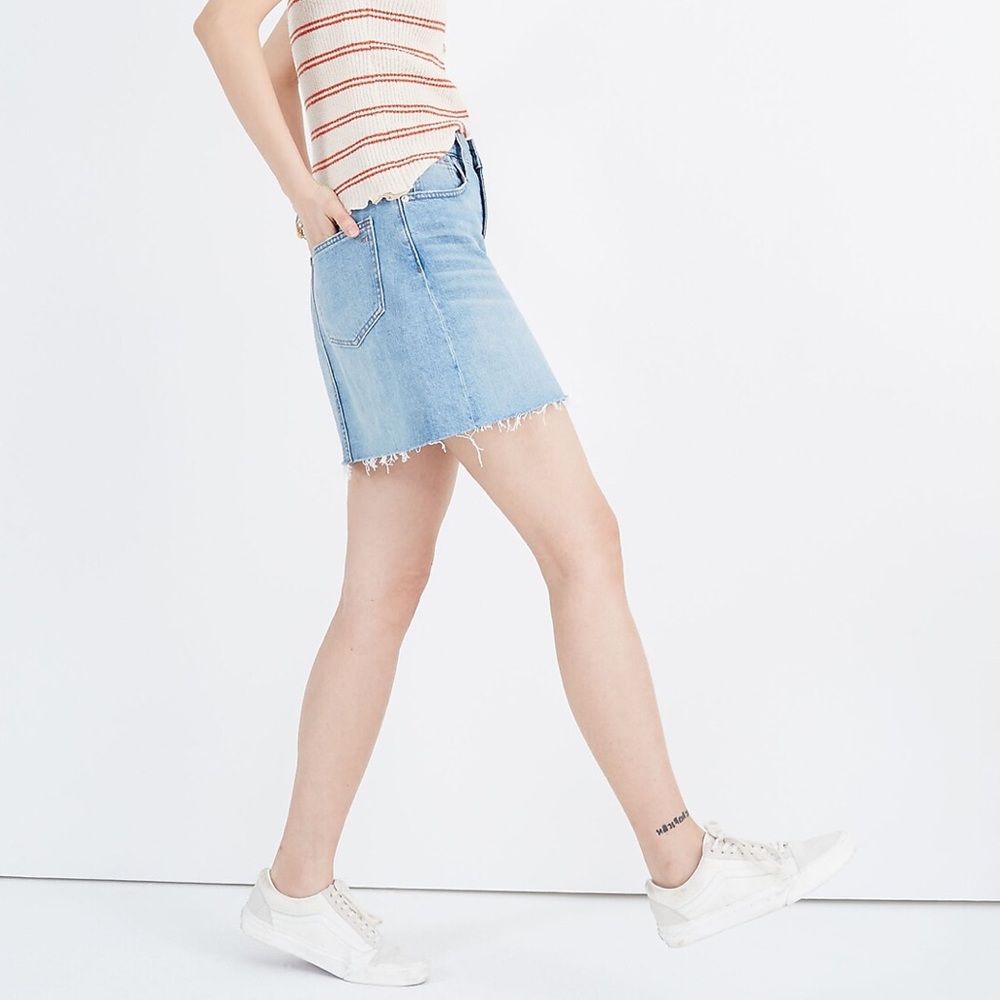 Madewell Rigid Denim A-Line Frayed Hem Mini Skirt in Lovell Light Wash Size 29 - Picture 11 of 11